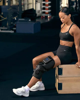 Hyperice_X2_Knee_Olivia_03152_V1.jpg